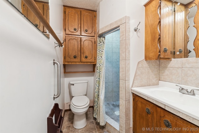 bathroom featuring decorative backsplash, curtained shower, toilet, and vanity