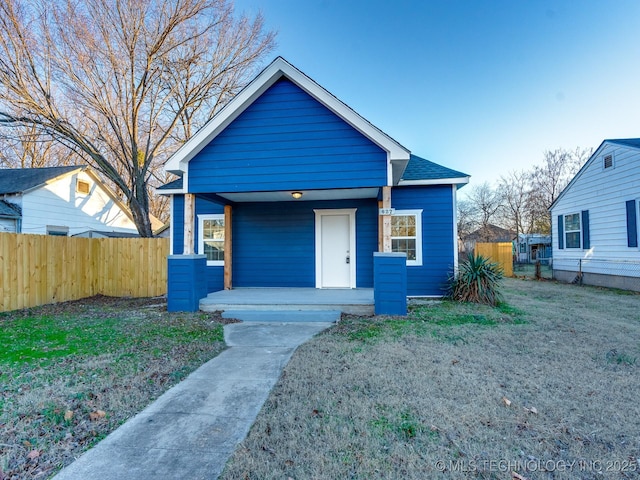 bungalow-style house featuring a front lawn and covered porch