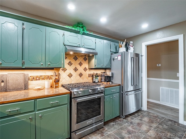 kitchen featuring tasteful backsplash and appliances with stainless steel finishes