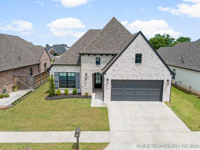 view of front of house featuring a front yard