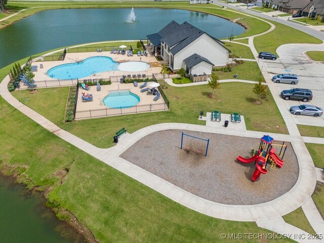 bird's eye view featuring a water view