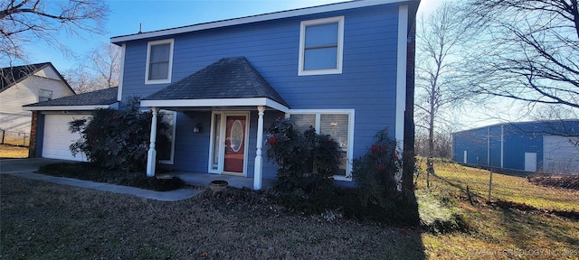 view of front property featuring a garage