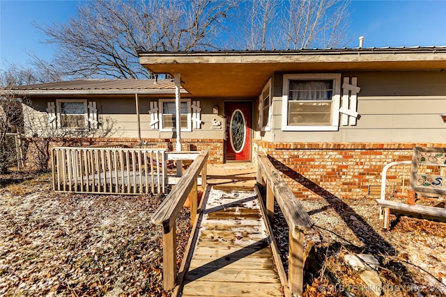 entrance to property featuring a wooden deck