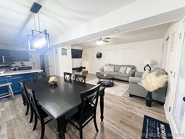 dining space featuring a textured ceiling, light hardwood / wood-style floors, and ceiling fan