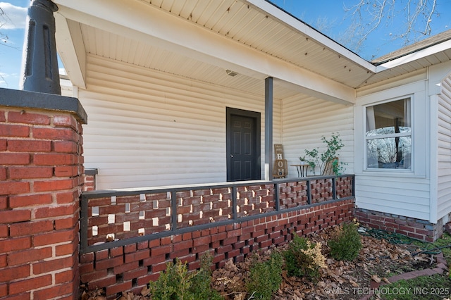 property entrance featuring a porch