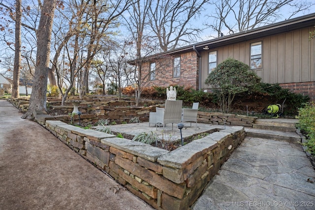 view of yard featuring a patio area