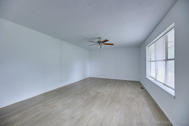 unfurnished room featuring a textured ceiling, light hardwood / wood-style flooring, and ceiling fan