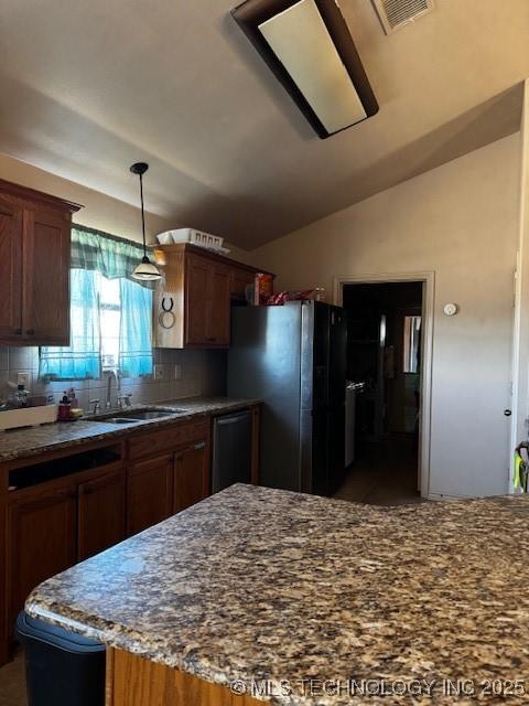 kitchen with tasteful backsplash, fridge, lofted ceiling, dishwasher, and sink