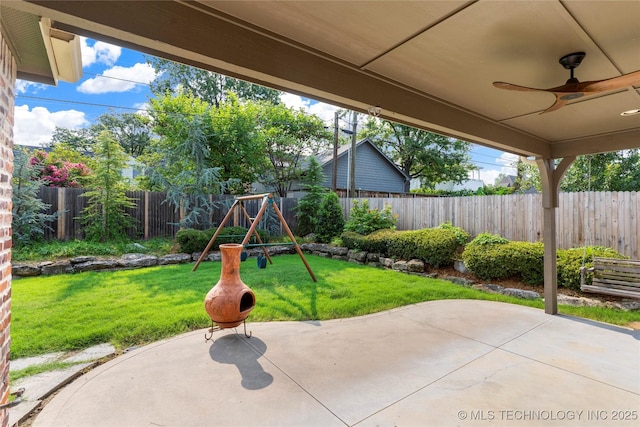 view of patio with ceiling fan