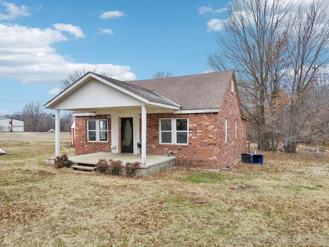 view of front of property with a porch and a front lawn