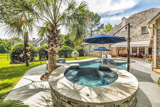 view of swimming pool with an in ground hot tub, outdoor lounge area, a patio, and a lawn