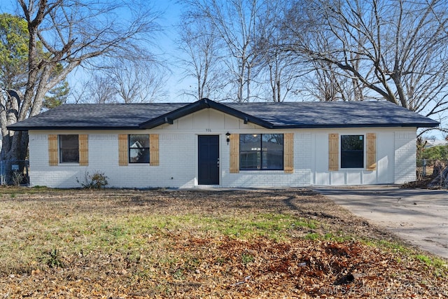 ranch-style home featuring a front yard