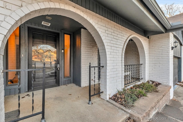 doorway to property featuring a porch