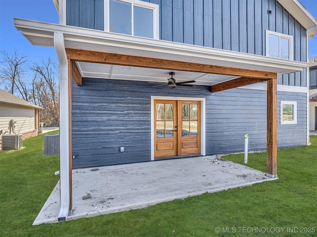 property entrance featuring a lawn, french doors, ceiling fan, and a patio area