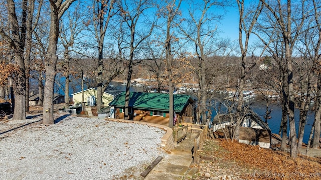 view of yard featuring a water view