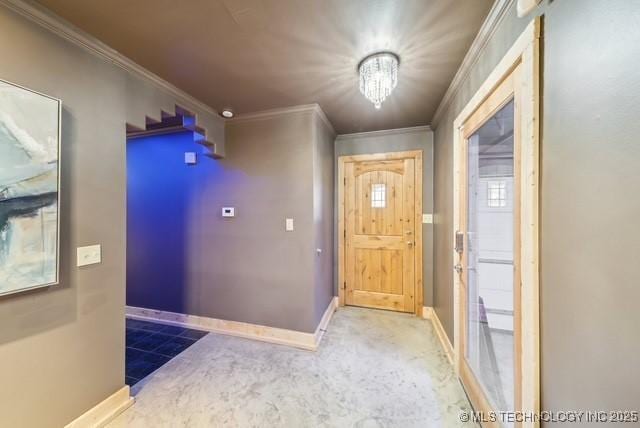 entryway featuring a notable chandelier and crown molding