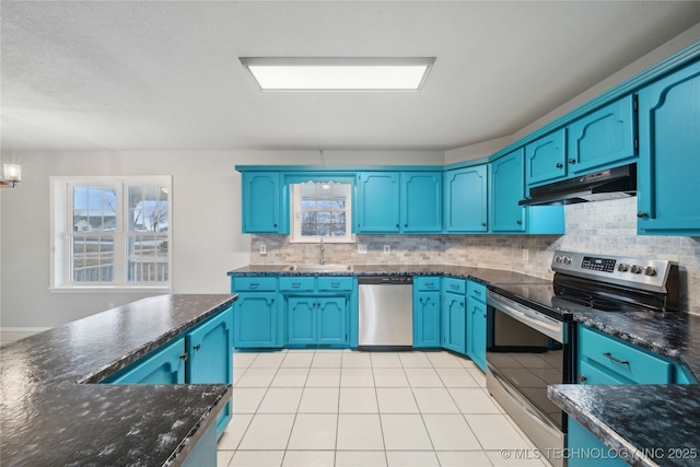 kitchen featuring sink, blue cabinets, stainless steel appliances, and tasteful backsplash