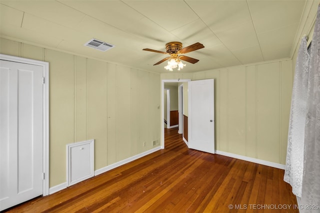 spare room featuring dark wood-type flooring and ceiling fan