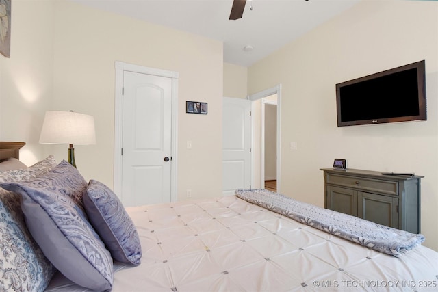 bedroom with ceiling fan