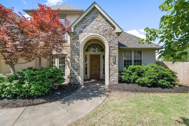 view of front of property with a front yard