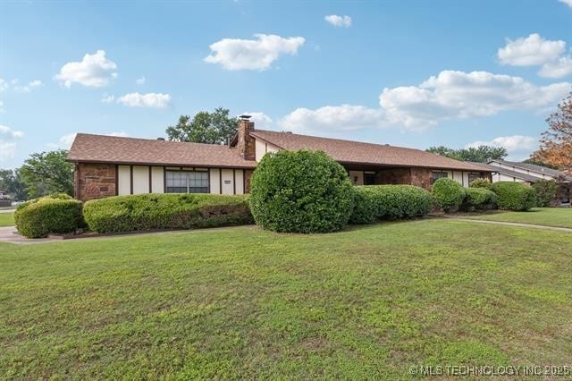 ranch-style home featuring a front yard