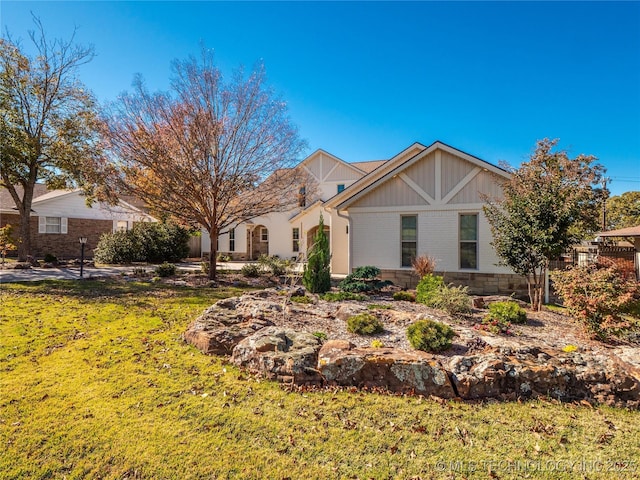 view of front of house with a front yard