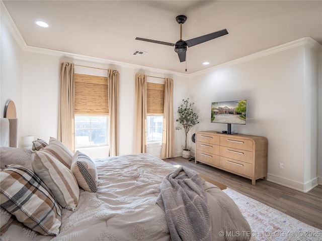 bedroom featuring light hardwood / wood-style flooring, ceiling fan, and crown molding