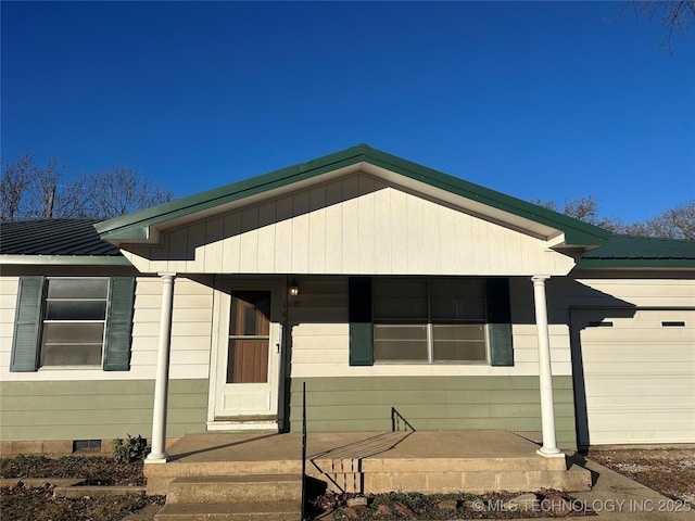 view of front facade with a garage