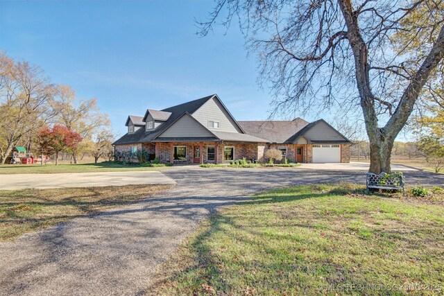 view of front facade featuring a front lawn and a garage