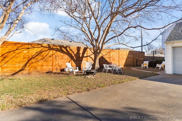 view of yard with a patio