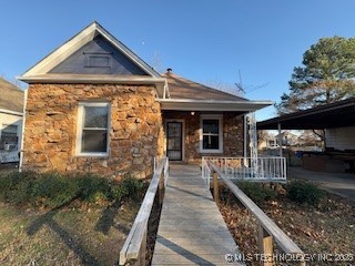 view of front of home featuring covered porch