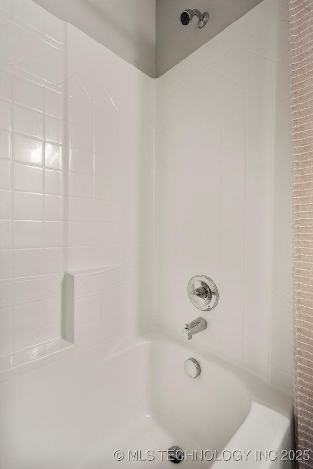 bathroom with shower / bathtub combination