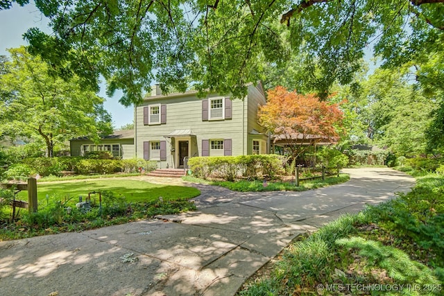 colonial inspired home with a front yard