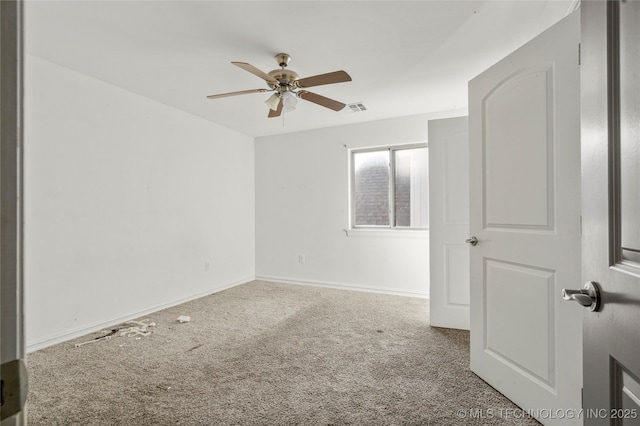 unfurnished room featuring ceiling fan and carpet flooring