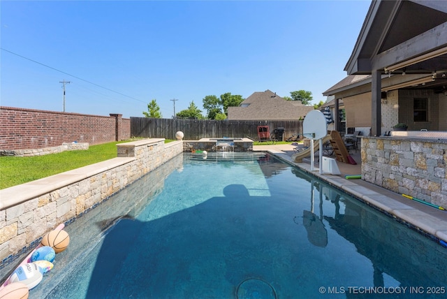 view of pool featuring an in ground hot tub