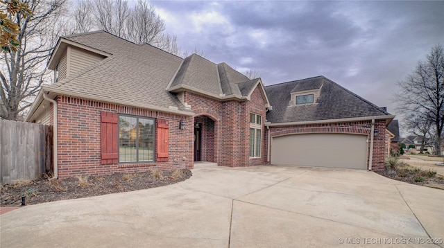 view of front facade featuring a garage