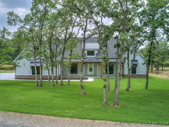 view of front of home with a front yard