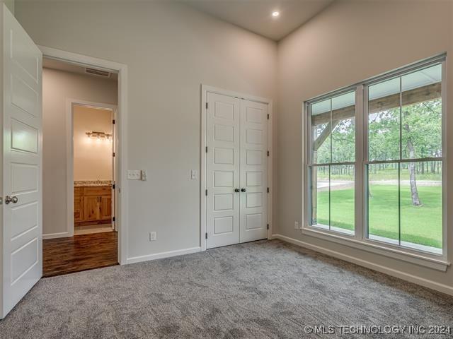 unfurnished bedroom with carpet flooring