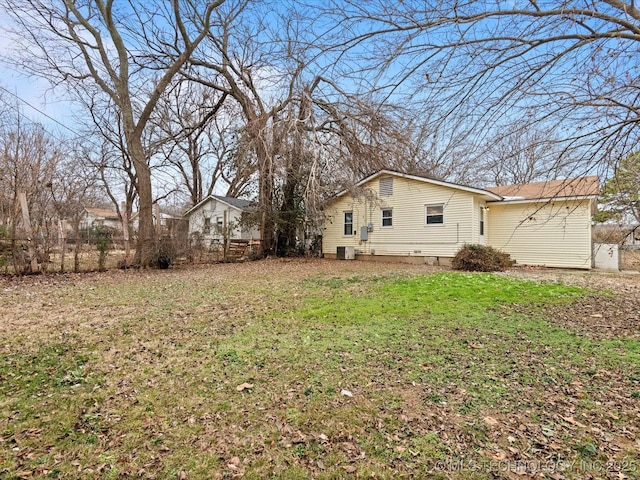 view of yard featuring central AC unit