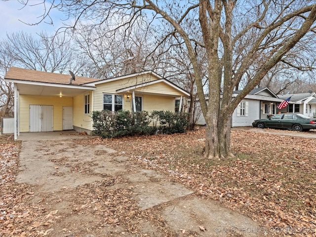 view of front of property featuring a carport