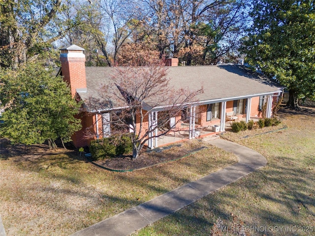 view of front facade with a porch and a front lawn