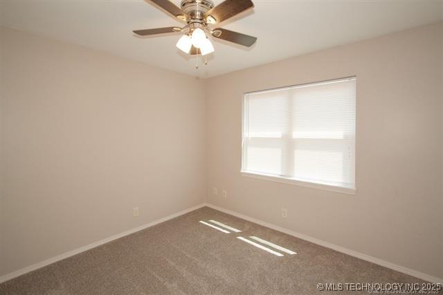 spare room with carpet flooring and ceiling fan