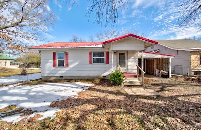 view of front of property featuring a carport