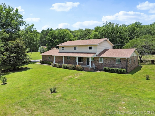 view of front of house featuring a front lawn