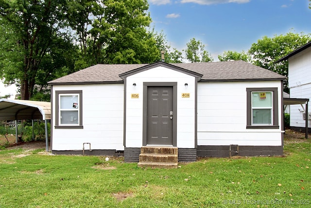 view of front of property with a front lawn and a carport