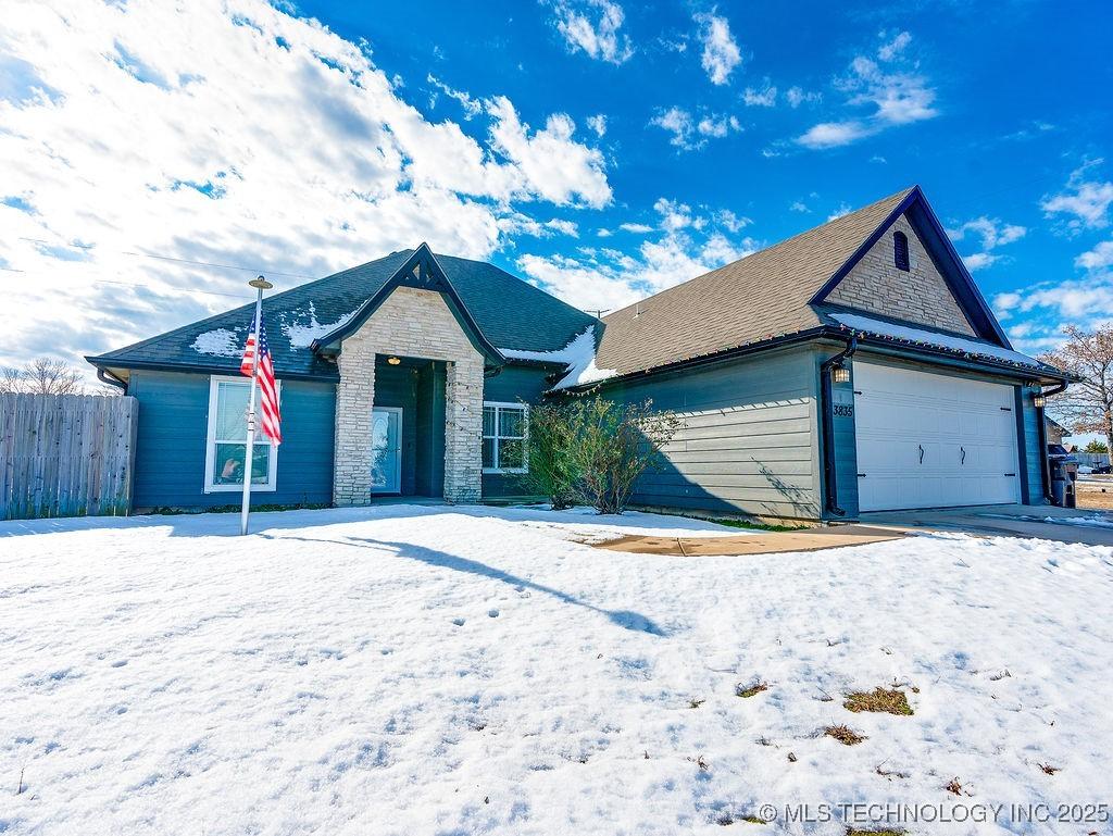 view of front of house with a garage