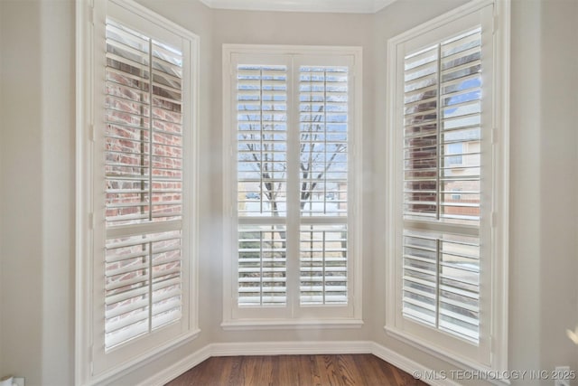 details featuring hardwood / wood-style flooring