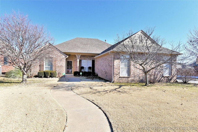 view of front of home with a front lawn