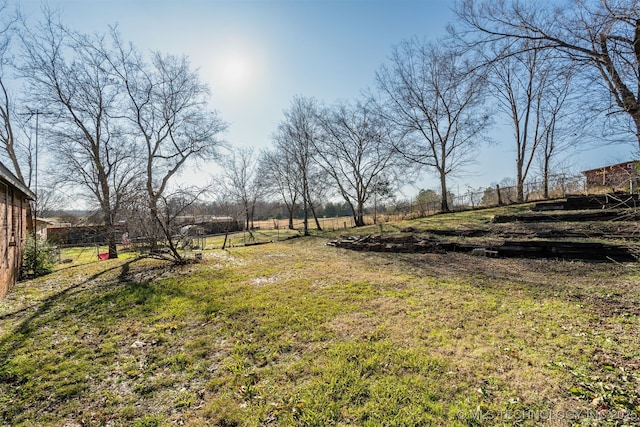 view of yard featuring a rural view