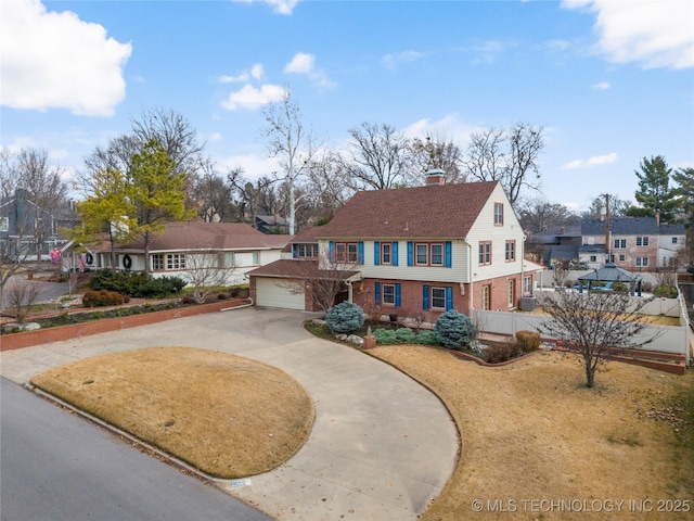 view of front of house featuring a front lawn